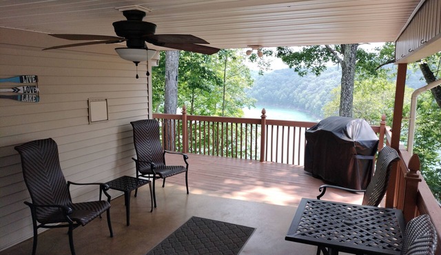 Stunning View of Lake Cumberland Within 1/8 Mile of Public Boat Ramp!