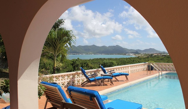 Stunning View of Ocean & Lagoon from Pool, 3 Min Walk to Baie Rouge, Cottage