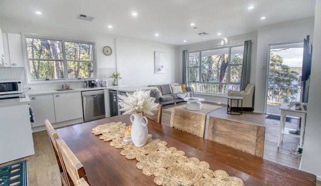 Stunning View Over Lake Macquarie : Lakeside House