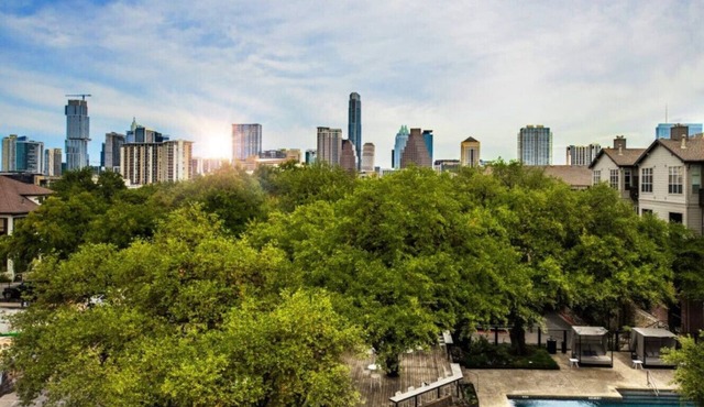 Stunning View! Steps to Downtown, 6th St & Rainey!