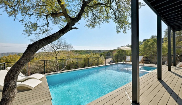 Stunning View Villa for families - with a Pool, Basketball court & playground