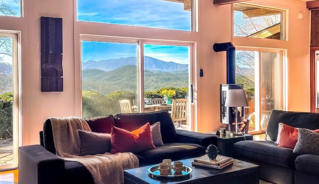 Stunning Views: 2 King Suites+Fire Pit+Fast Fiber Optic Internet