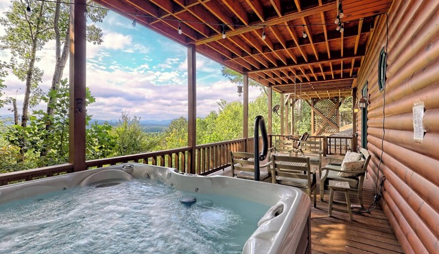 Stunning Views, 3 King Suites, Relax in Luxury - MasterPeace Cabin