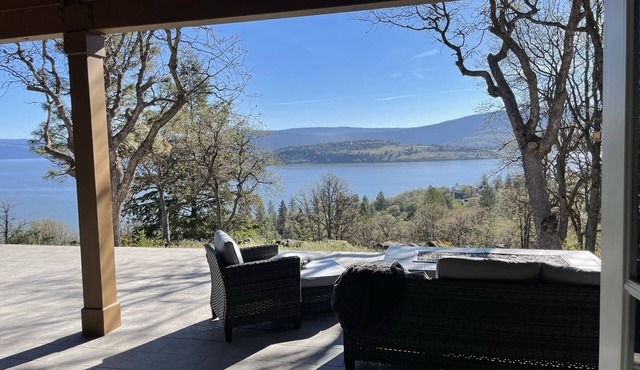 Stunning views and minutes from Running Y Ranch Resort golf course!