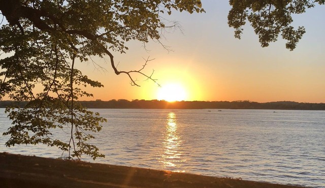 Stunning views and amazing sunsets at the lake!