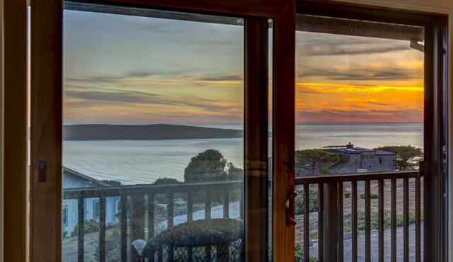 Stunning Views and Walk to the Beach!