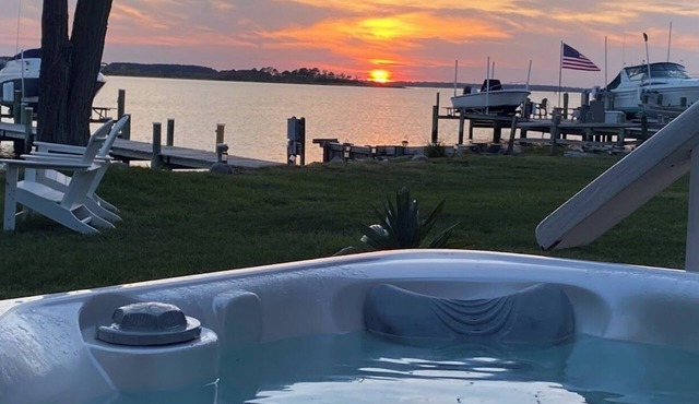 Stunning views and Sunsets from this waterfront property -Kent Island area