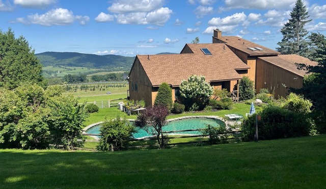 Stunning views & charming spacious 4-BR home pool and fireplace in Copake Falls