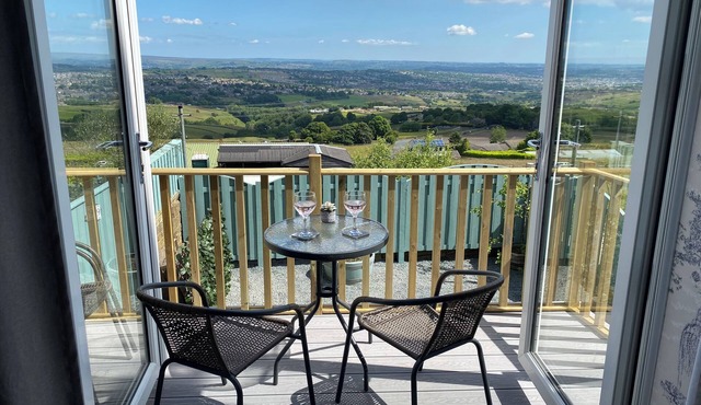 Stunning views. Countryside walks or cycle trails. Nearby pubs and music venues