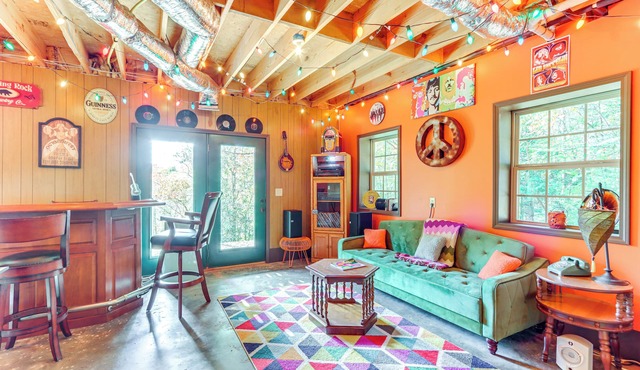 Stunning Views, Deck & Game Room: Warne Mtn Escape
