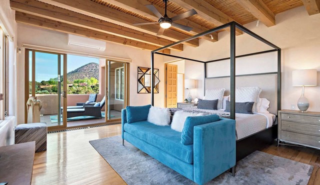 Stunning Views, Four Fireplaces, Hot Tub
