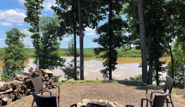 Stunning views from this lakeside cottage. Sleeps 8-11.