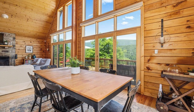 Stunning Views Hilltop Cabin Near Homestead Resort!
