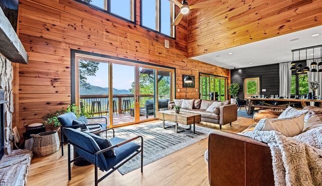 Stunning Views Hot Tub Sauna Theater Game Rooms Sleep/Dine 23 Firepit