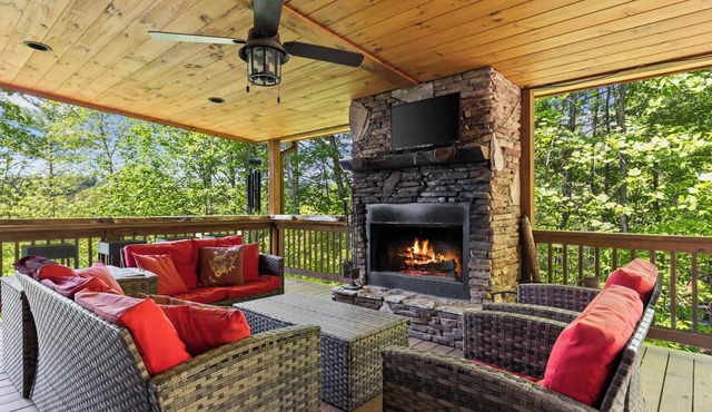 Stunning Views~Hot Tub~Games~Fireplace~DogFriendly