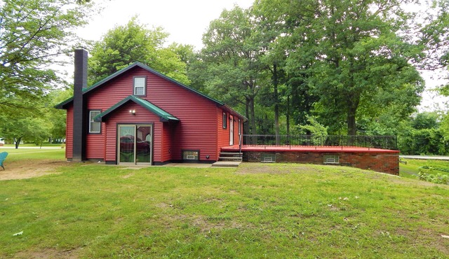 Stunning views in a great location for hunting fishing or just vacation!