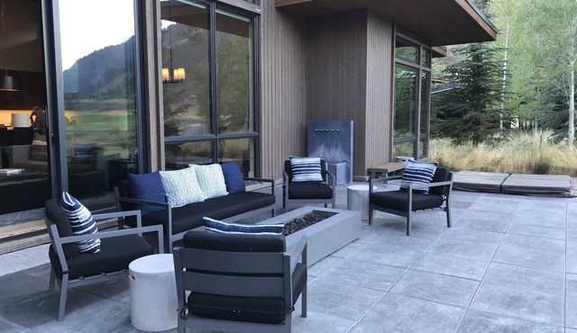 Stunning views in spacious Mountain Modern home at the Snake River Sporting Club