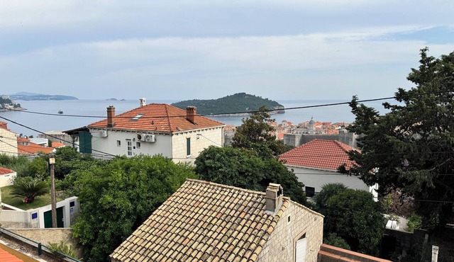 Stunning Views, Large Terrace & Natural Garden Retreat