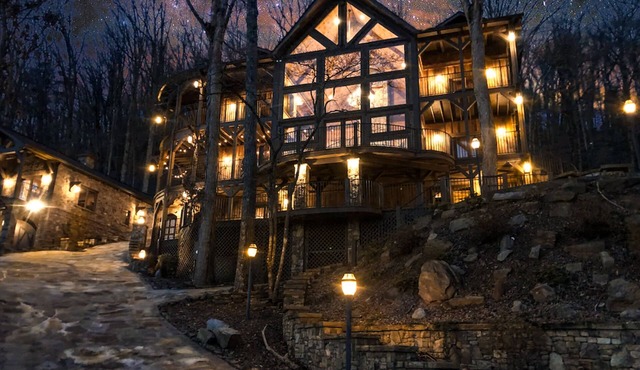 Stunning views! Luxury Mountain Retreat. Lodge PLUS separate guest house.