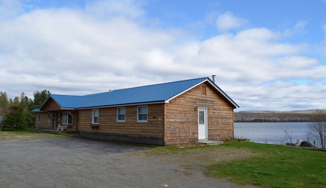 STUNNING VIEWS OF LAKE FRANCIS