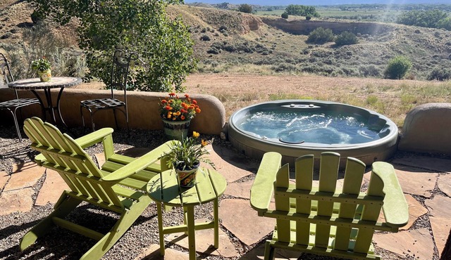 Stunning Views of Taos Mountain, 2 Bedroom 2 Bathroom Luxury Guesthouse