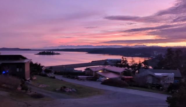 Stunning Views of Griffin Bay & Olympic Mts - 3 Bed, 3 Bath House