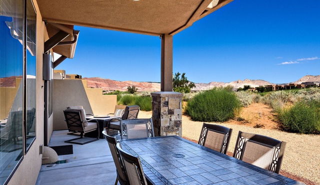 Stunning Views on the 18th - 3BR w/Cozy Fire Pit