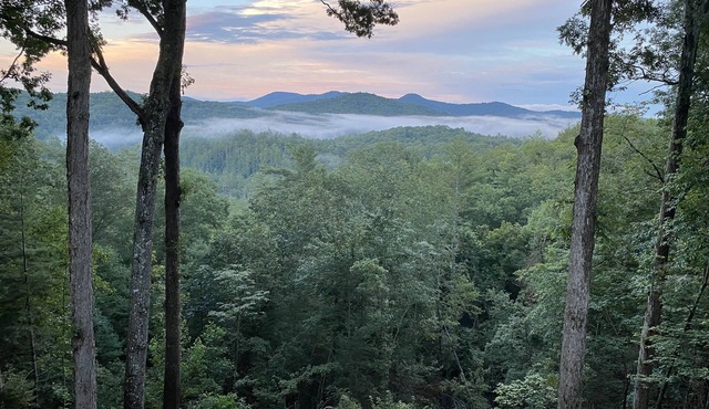 Stunning Views over Aska +Hot Tub & Firepit +Arcade and Pool table +Near Toccoa