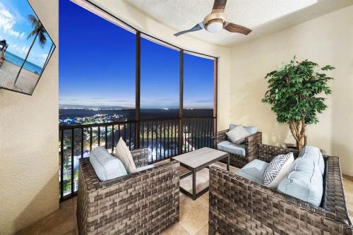 Stunning Views Penthouse-Waterview King Suite Golf