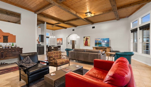 Stunning Views, Privacy, Dog-friendly Fenced Yard, King Beds, Monthly Discounts.