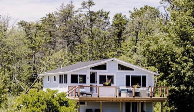 Stunning Views, Renovated Beach Cottage~Maine