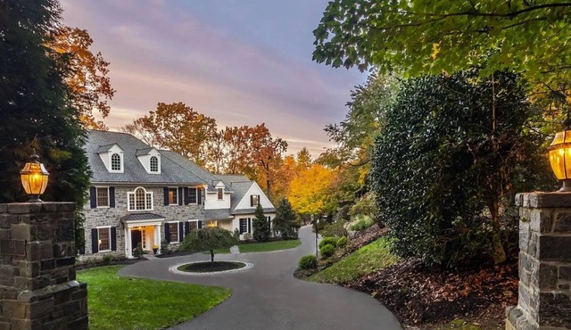 Stunning Views, Resort-style Pool, & Tree House,