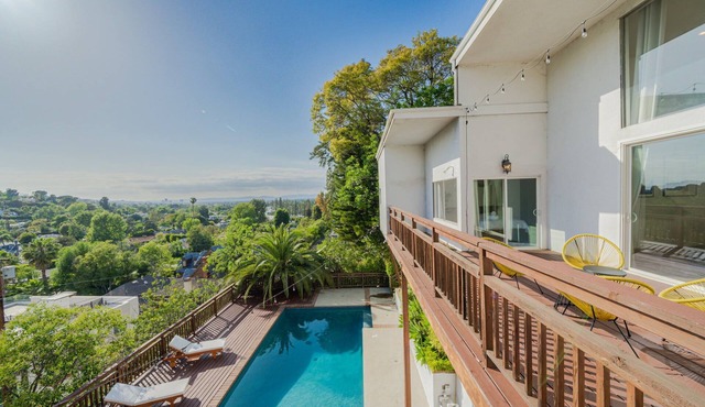 Stunning Views Retro House with Pool/Spa
