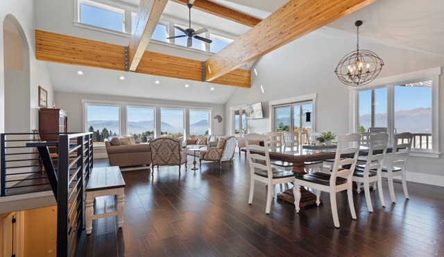 Stunning views, sleeps 10, firepit, decks, hot tub