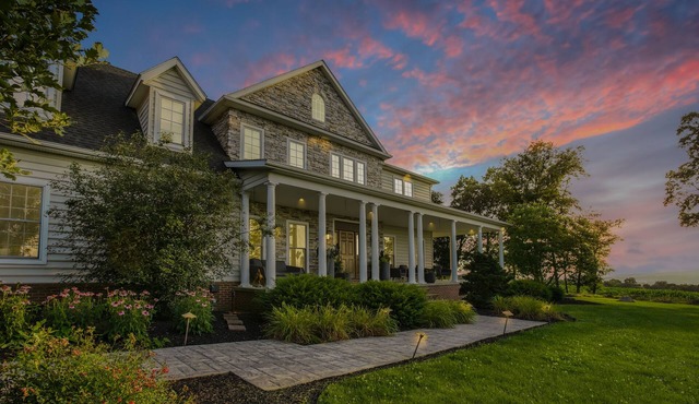 Stunning Views, Sleeps 20, Horses, Hot Tub, 7 bedrooms