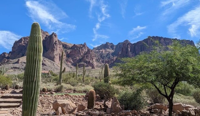 Stunning Views Superstitions Hot Tub Putting Green