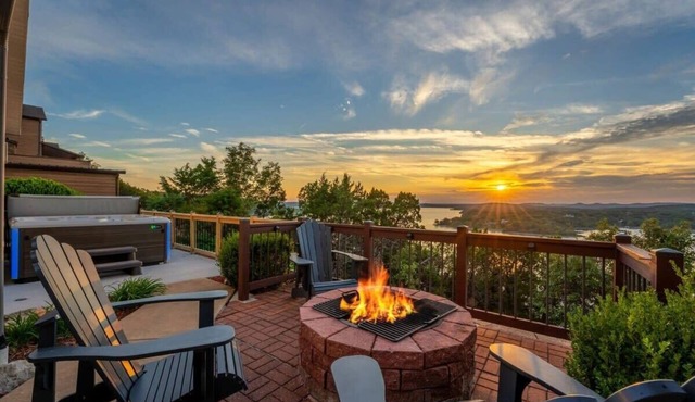 Stunning views! Custom home with hot tub and Garage Gameroom!