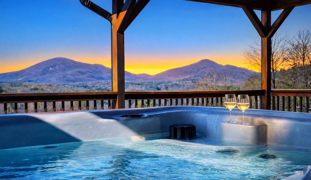 Stunning Views, Hot Tub, Pool Table & so much more!