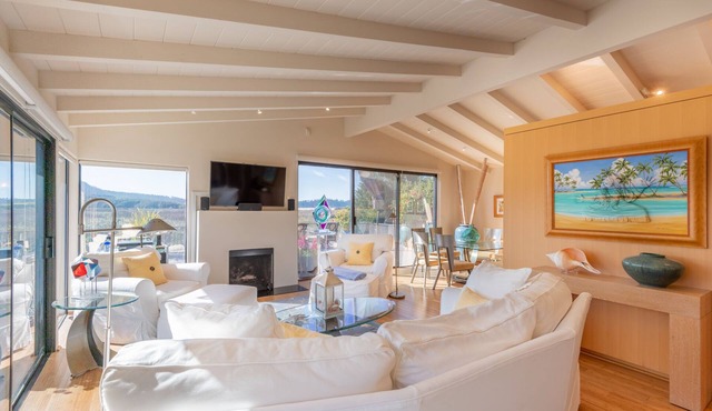 Stunning views, Walk to Ocean Ave Carmel-By-The-Sea, Private, Gated grounds