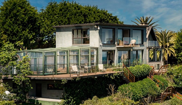 Stunning villa by the sea