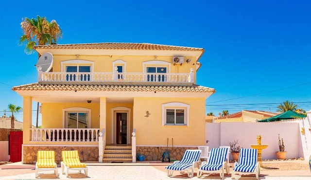 Stunning Villa Rosa Quesada Centre private pool