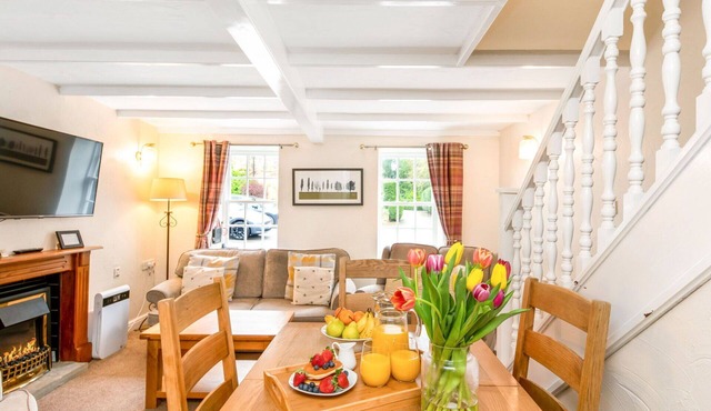 Stunning villa for 6 people with hot tub, WIFI, pool and terrace