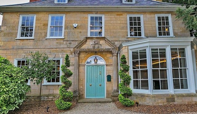 Stunning villa for 17 people with hot tub, WIFI, terrace and pets allowed