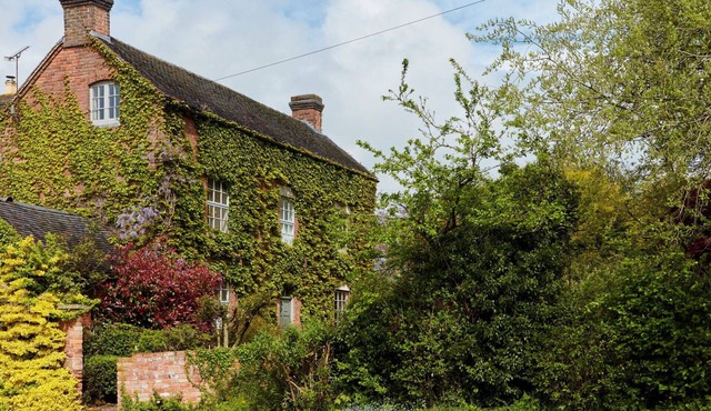 Stunning villa for 10 guests with WIFI and TV