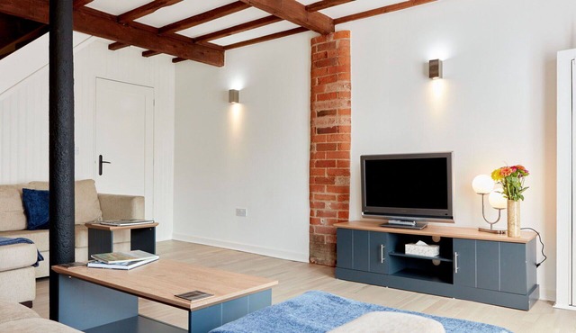 Stunning villa for 4 people with hot tub, WIFI and TV