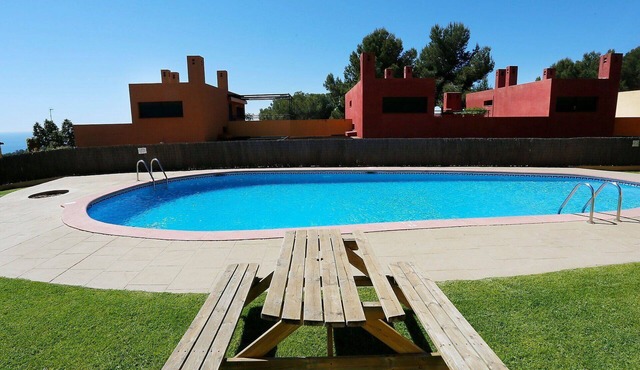 Stunning villa for 6 people with A/C, WIFI, pool, TV and terrace