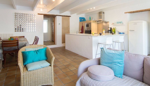 Stunning villa for 6 guests with WIFI, TV and terrace