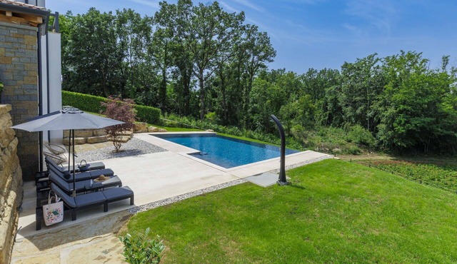 Stunning villa for 6 guests with private pool, A/C, WIFI, TV and terrace