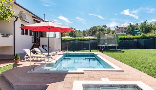 Stunning villa for 8 people with A/C, private pool, WIFI, TV, terrace and pets allowed