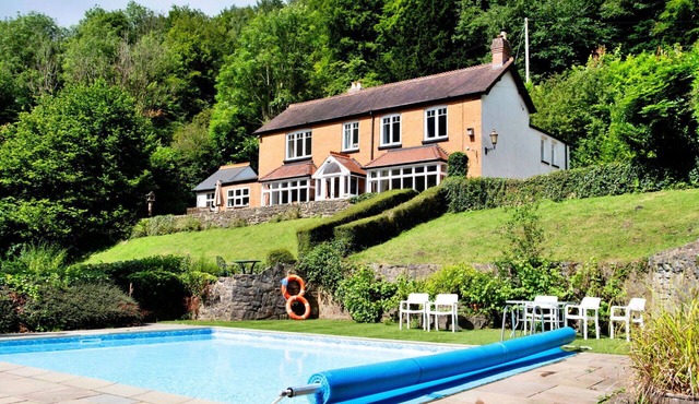 Stunning villa for 14 people with WIFI, private pool, terrace and pets allowed